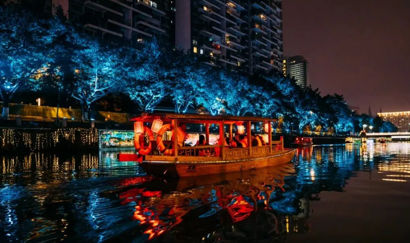 LED显示屏点亮夜游经济，，科技赋能夜间消耗新图景